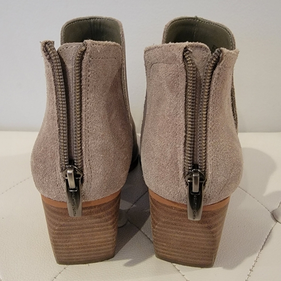 Vince Camuto Doralli Ankle Bootie Boots Womens Size 8.5M - Picture 9 of 11